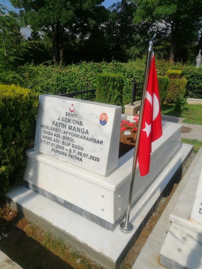 2020/08/1597047753_afyonkarahisar_valisi_goekmen_Cicek,_100_sehit_mezarinin_yenilecegini_duyurdu_2.jpeg