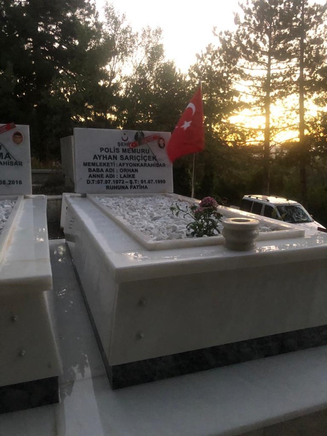 2020/08/1597047754_afyonkarahisar_valisi_goekmen_Cicek,_100_sehit_mezarinin_yenilecegini_duyurdu._3.jpeg