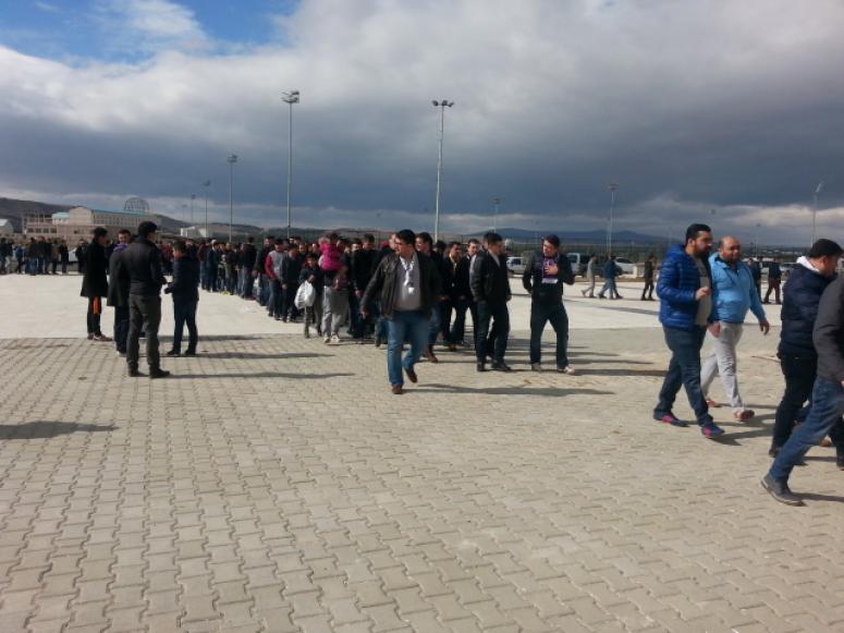 YENİ STADYUMDA DEV KUYRUKLAR..