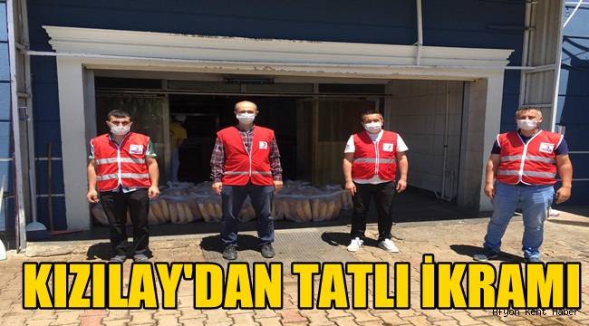 Afyon Kızılay İl Başkanlığı Bayram tatlısı ikram etti!