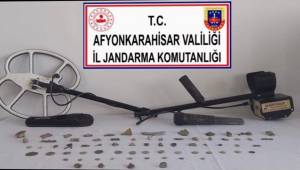 Afyon'da tarihi eser niteliği taşıyan obje ve dedektör ele geçirildi