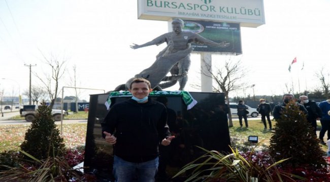 Bursaspor'da efsane futbolcu Batalla'nın heykeli dikildi