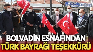 Bolvadin Esnafını tek tek dolaşarak Türk Bayrağı hediye ettiler