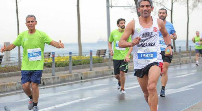 Manisalı maratoncu 1 saat 13 dakikada koştu