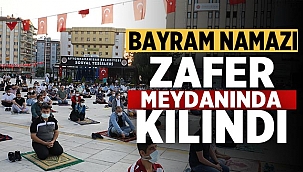 Bayram Namazı Afyon Zafer Meydanında kılındı
