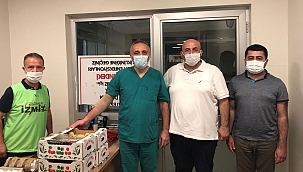 İzmit Belediyesi sağlık çalışanlarına meyve ikramında bulundu