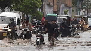 Pakistan’da şiddetli yağışta 4 kişi öldü 