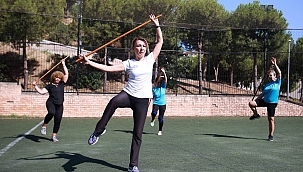 Karabağlar’da yaz spor okulları verimli geçiyor