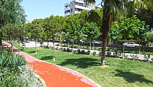 Karabağlar’ın en büyük yeşil meydanı yenilendi 