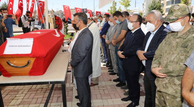 Uçak şehitleri toprağa verildi!