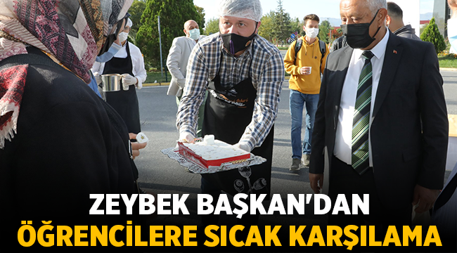 Mehmet Zeybek öğrencileri karşıladı! 