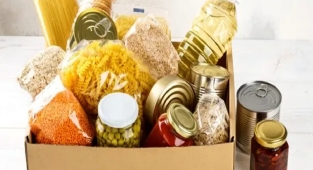 Dinar Belediyesi, Ramazan paketlerini ailelere ulaştırıyor