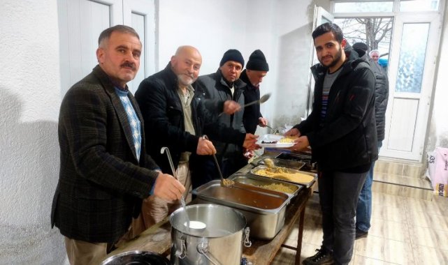 Bilecik Pazaryeri'nde köylüler 15 yıldır aynı sofrada iftar yapıyor