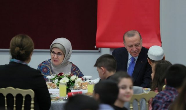 Cumhurbaşkanı Erdoğan, çocuklarla iftar yaptı