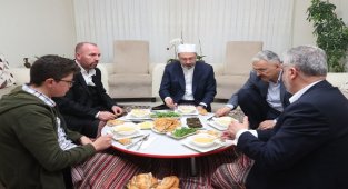 Diyanet İşleri Başkanı Eskişehir'de bir imamın evinde sahur yaptı