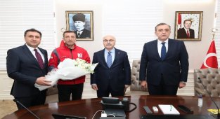 Hayırsever iş insanı ve kardeşinden Buca Kızılay'a anaokulu bağışı