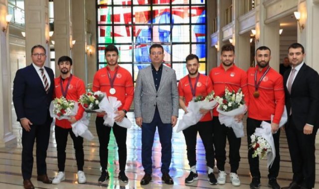 İmamoğlu ,Avrupa Güreş Şampiyonası'ndaki şampiyonları ağırladı
