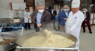 İstanbul Üsküdar'da 30 bin kişiye sıcak yemek