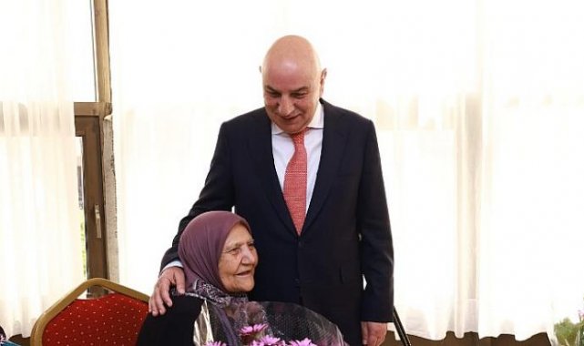 Başkan Altınok Huzurevindeki Anneleri Unutmadı