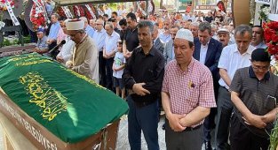 Eski Başkan Raşit Ürper'in vefat eden eşi toprağa verildi