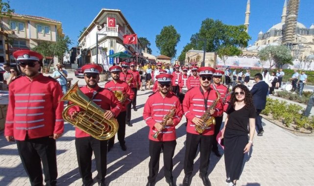 Kocaeli İzmit Belediye Bandosu müzikleriyle Edirne'deki festivalde tam not aldı
