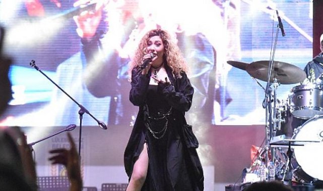 Sena Şener Lüleburgaz’ı salladı!