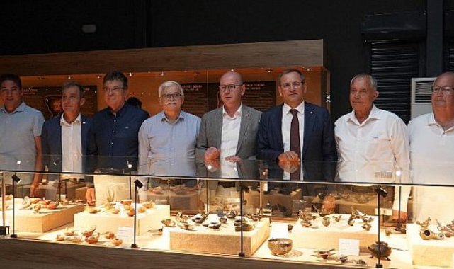 Ayvalık Anadolu Uygarlıkları Müzesi Kırlangıç Yaşam Merkezi'ndeki binada sanatseverlerle buluştu