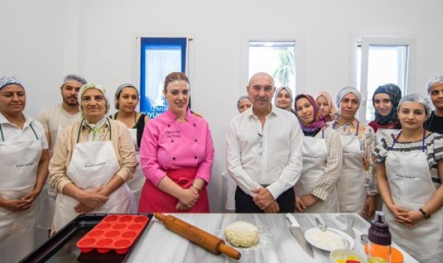İzmir'in 14'üncü Masal Evi Bornova İnönü Mahallesi'nde açıldı