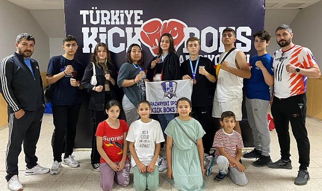 Bilecikli Kick Boksçuların Türkiye Şampiyonluğu sevinci