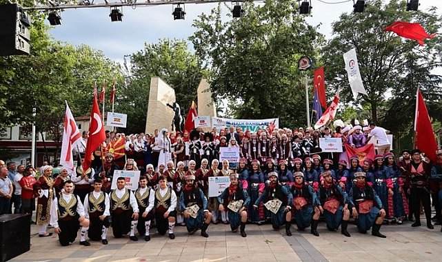 Denizli'de Halk Dansları Festivali coşkusu