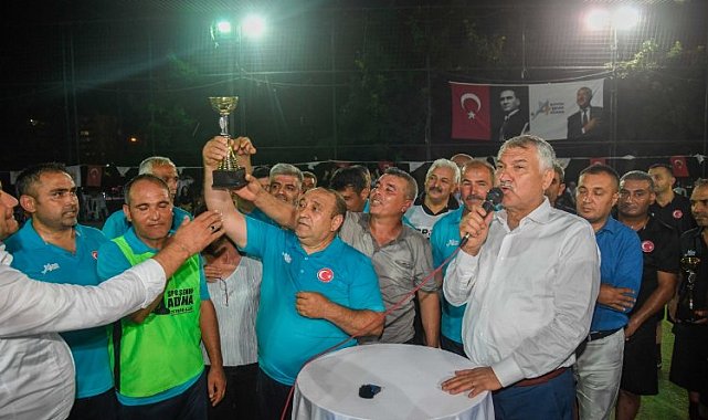 Muhtarlar halı sahada kapıştı! Şampiyon Saimbeyli oldu