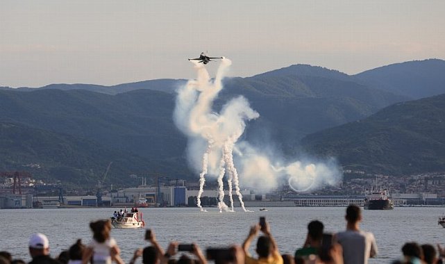 SOLOTÜRK İzmit semalarında nefesleri kesti