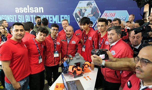 Bakan Varank TEKNOFEST Karadeniz'i gezdi