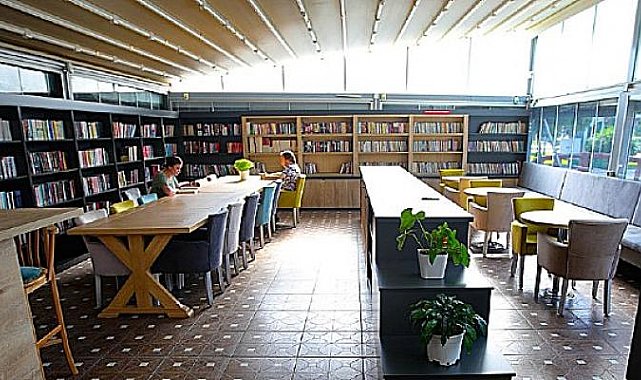 Bayraklı’nın ilk ‘kitap kafe’si hizmete girdi
