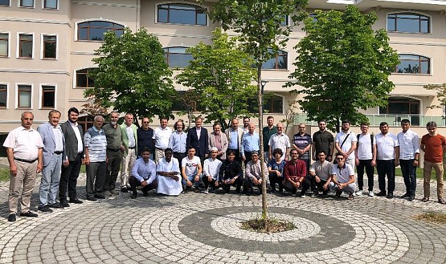 Hakan Çavuşoğlu, öğrencilerle bayramlaştı