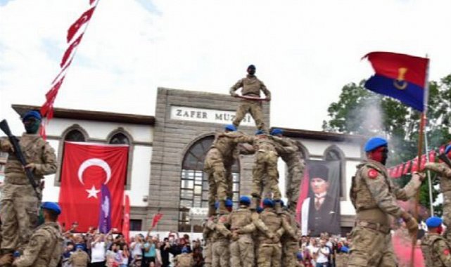 Asırlık zafere muhteşem kutlama