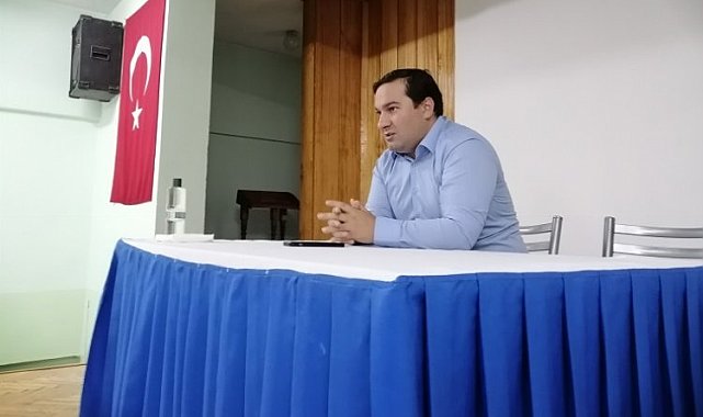 Bilecik'in Pazaryeri Kaymakamı Ferhat Altay muhtarları dinledi.