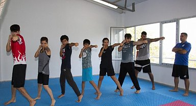 Büyükşehir kick boks kursu devam ediyor