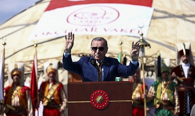 Cumhurbaşkanı Erdoğan Ahlat'tan seslendi