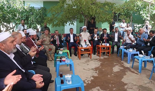 Diyanet İşleri Başkanı Erbaş'tan Derik'te taziye ziyareti