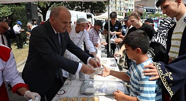 Düzce'de 3 bin kişilik aşure dağıtıldı