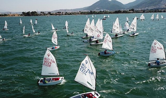 Geleceğin yelken sporcu kızları İzmir Narlıdere'de yetişecek
