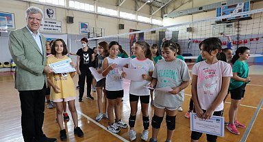 Genç sporcular İzmir Narlıdere'de yetişiyor