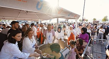 İstanbul Üsküdar'da aşure ikramı