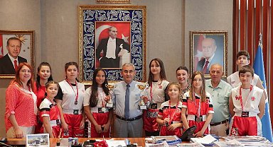 Kütahya'da şampiyon sporculardan Başkan Işık'a ziyaret