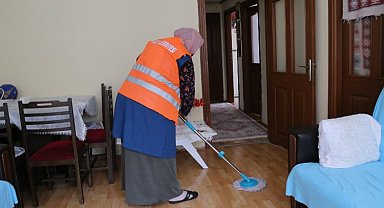 Rize'de bakıma muhtaç ailelerin evlerine temizlik