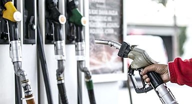 Akaryakıta çifte indirim! Motorin yine 24 lira