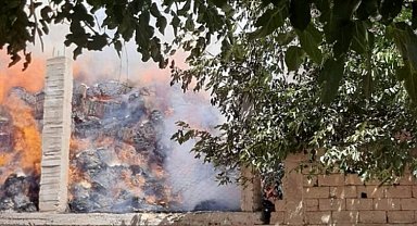 Antalya Elmalı'da samanlık ve ahır yandı