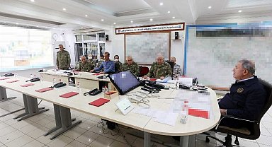 Bakan Akar'dan sınır komutanlarıyla telekonferans