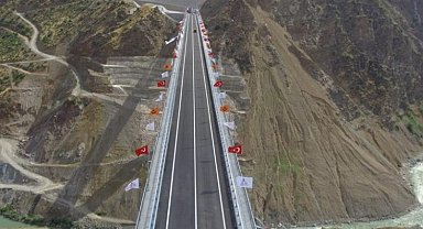 Bitlis'i Van'a bağlayan köprüden 1,5 milyon araç geçiş yaptı